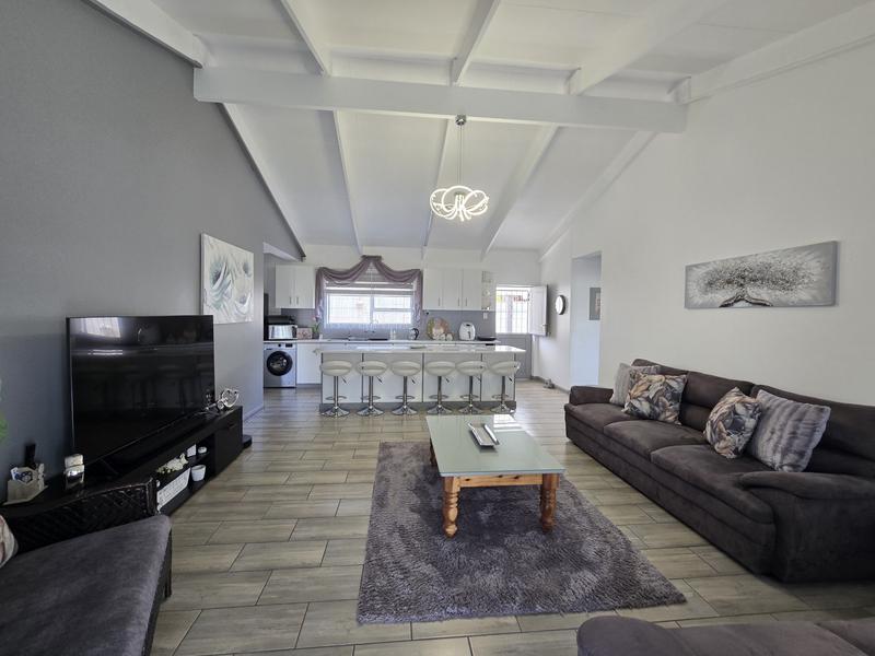 3 Bedroom Property for Sale in Fraaiuitsig Western Cape